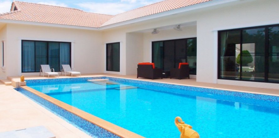 House in Pattaya, Thailand 4 bedrooms № 8618