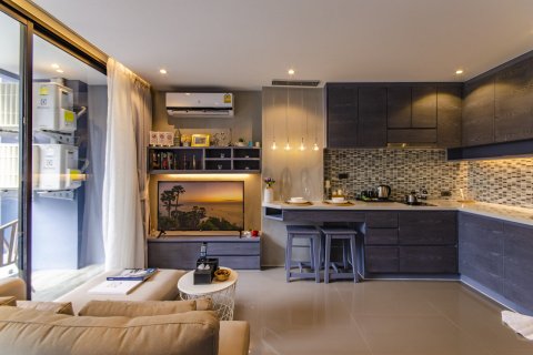 Condo in Kamala, Thailand, 1 bedroom  № 25585 - photo 2