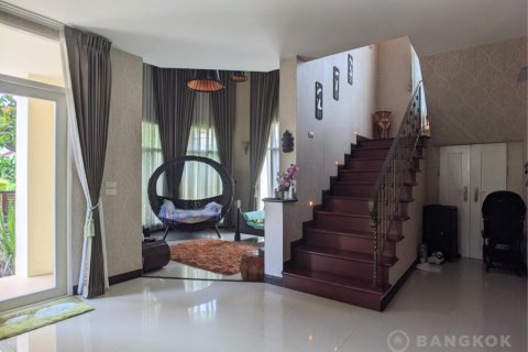 House in Bang Kaeo, Thailand 3 bedrooms № 25439 - photo 2