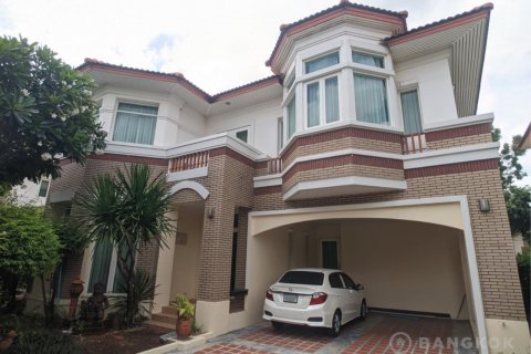 House in Bang Kaeo, Thailand 3 bedrooms № 25439 - photo 1