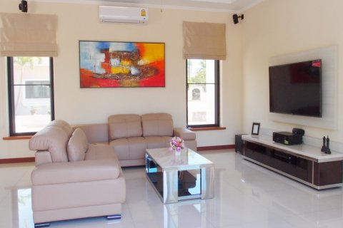House in Pattaya, Thailand 4 bedrooms № 8618 - photo 4