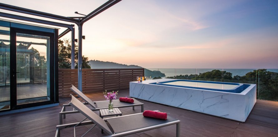 Condo in Patong, Thailand, 3 bedrooms  № 3314