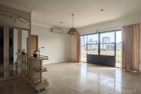 Condo in Bangkok, Thailand, 3 bedrooms  № 29164 - photo 3