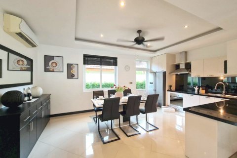 House in Pattaya, Thailand 4 bedrooms № 28591 - photo 10