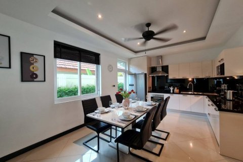 House in Pattaya, Thailand 4 bedrooms № 28591 - photo 9