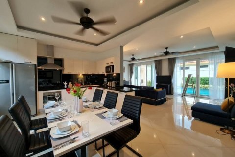 House in Pattaya, Thailand 4 bedrooms № 28591 - photo 11