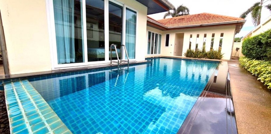 House in Pattaya, Thailand 4 bedrooms № 28591