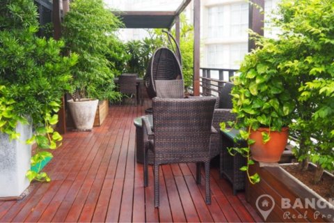 Condo in Bangkok, Thailand, 3 bedrooms  № 28949 - photo 2