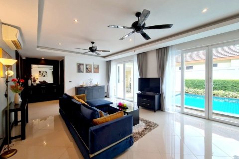 House in Pattaya, Thailand 4 bedrooms № 28591 - photo 3