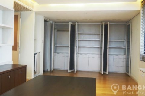 Condo in Bangkok, Thailand, 3 bedrooms  № 28949 - photo 21