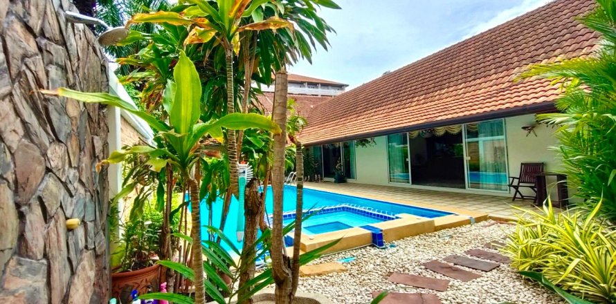 House in Pattaya, Thailand 4 bedrooms № 29165