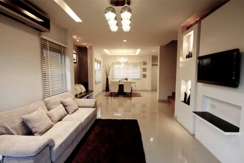 House in Pattaya, Thailand 3 bedrooms № 29398 - photo 2