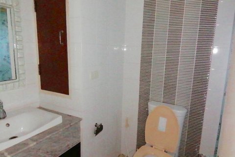 Condo in Bangkok, Thailand, 2 bedrooms  № 30006 - photo 6