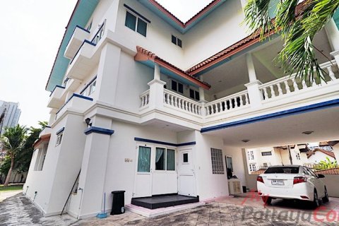 House in Pattaya, Thailand 7 bedrooms № 32498 - photo 1