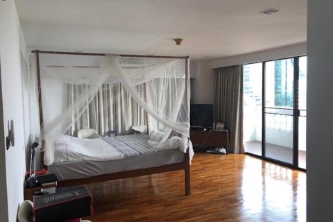 Condo in Bangkok, Thailand, 4 bedrooms  № 31778 - photo 3