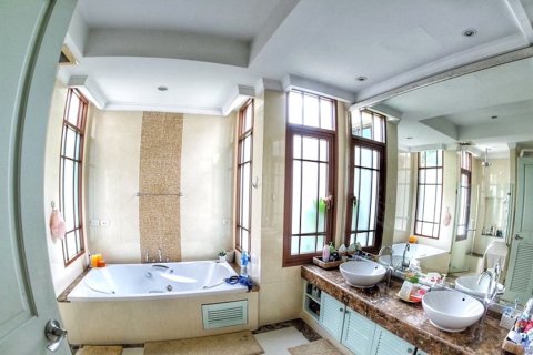 House in Bangkok, Thailand 4 bedrooms № 29770 - photo 3