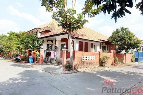 House in Pattaya, Thailand 3 bedrooms № 32452 - photo 1