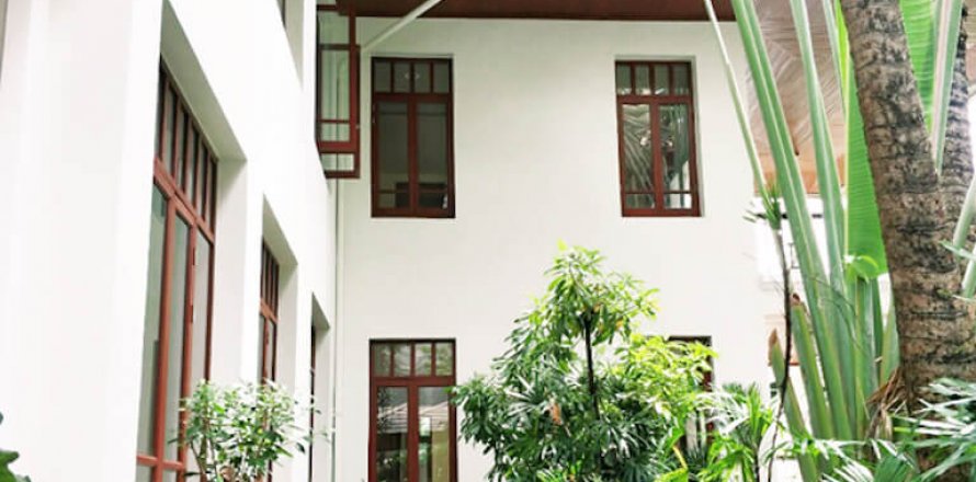 House in Bangkok, Thailand 5 bedrooms № 30121