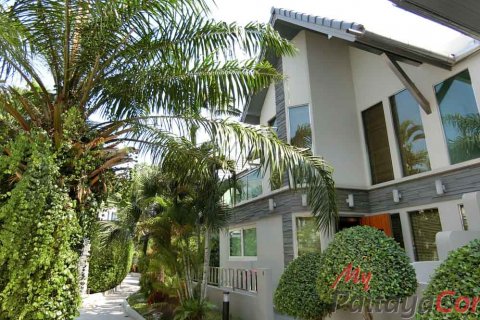 House in Pattaya, Thailand 4 bedrooms № 32334 - photo 1
