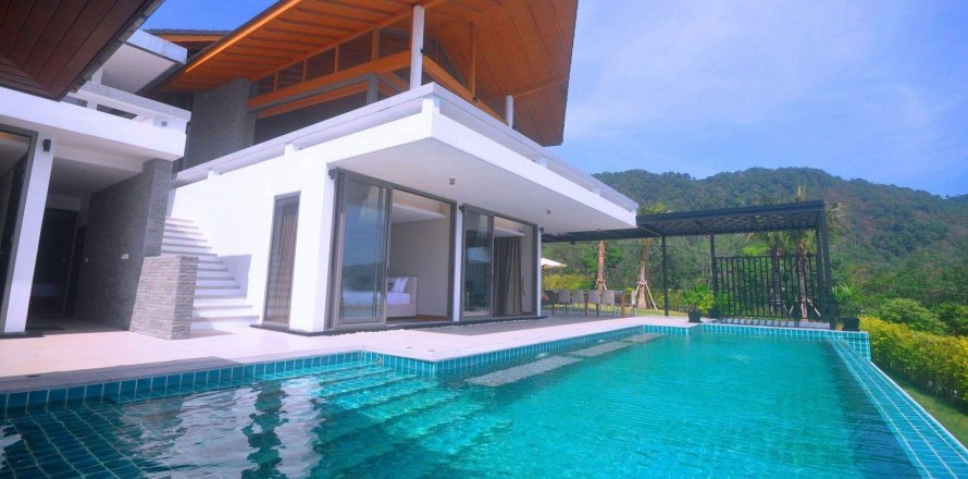 Villa in Patong, Thailand 6 bedrooms № 35232