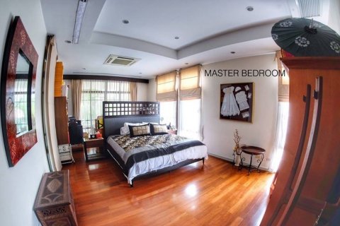 House in Bangkok, Thailand 4 bedrooms № 29770 - photo 2