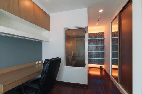 Condo in Bangkok, Thailand, 1 bedroom  № 30385 - photo 3