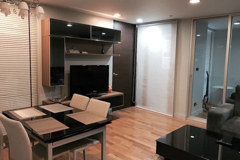 Condo in Bangkok, Thailand, 2 bedrooms  № 30034 - photo 1