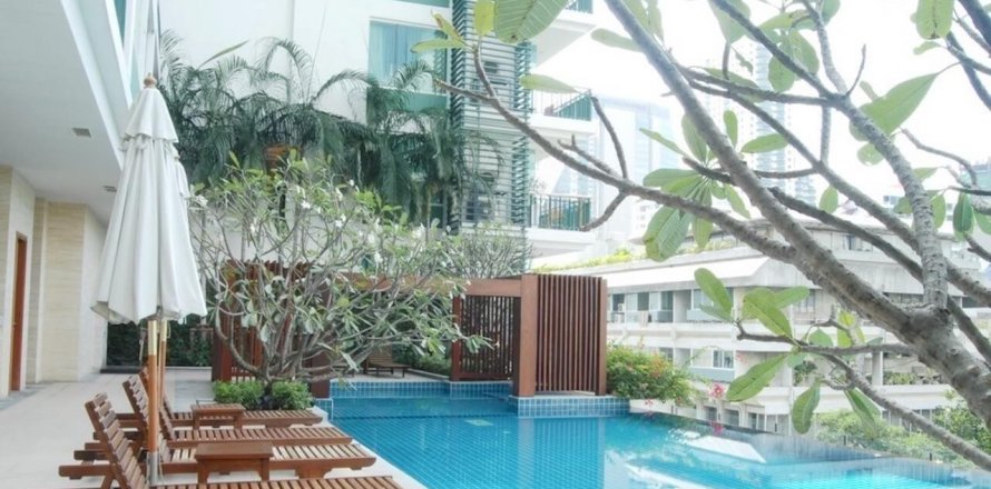 Condo in Bangkok, Thailand, 2 bedrooms  № 31752