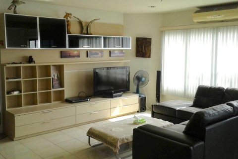 Condo in Bangkok, Thailand, 2 bedrooms  № 29869 - photo 2