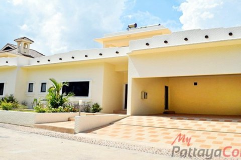 House in Pattaya, Thailand 3 bedrooms № 32421 - photo 1