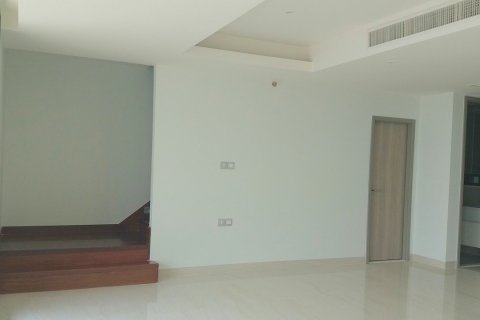 Condo in Bangkok, Thailand, 2 bedrooms  № 30003 - photo 15