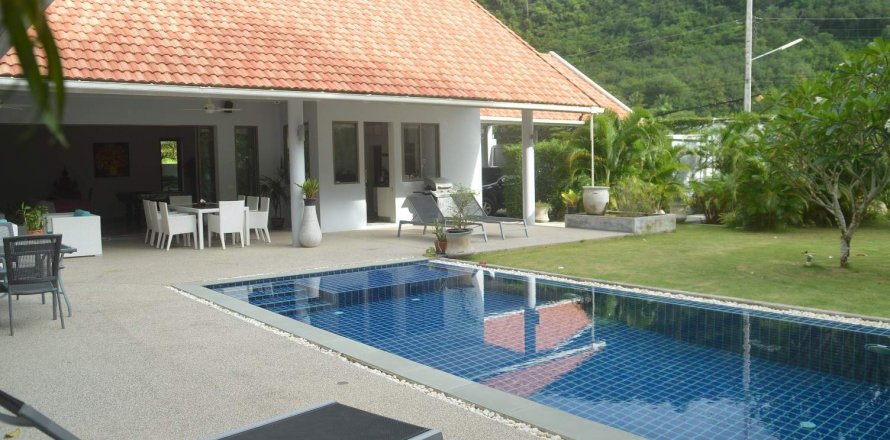 Villa in Chalong, Thailand 3 bedrooms № 35131