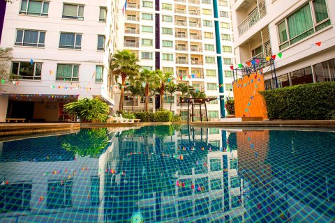 Condo in Bangkok, Thailand, 1 bedroom  № 30776 - photo 2