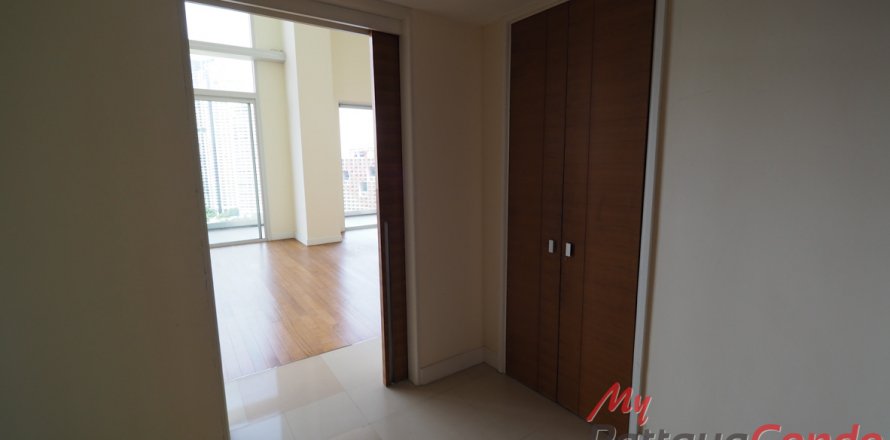 Condo in Pattaya, Thailand, 4 bedrooms  № 32258