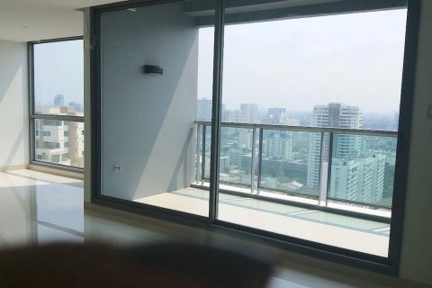 Condo in Bangkok, Thailand, 2 bedrooms  № 30003 - photo 13