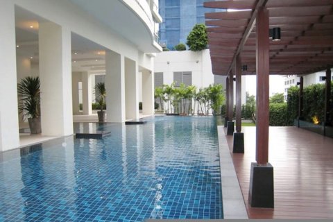 Condo in Bangkok, Thailand, 2 bedrooms  № 30640 - photo 1