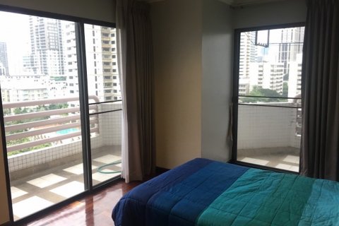 Condo in Bangkok, Thailand, 3 bedrooms  № 30056 - photo 12