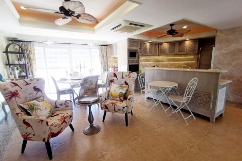 Condo in Pattaya, Thailand, 3 bedrooms  № 36529 - photo 6