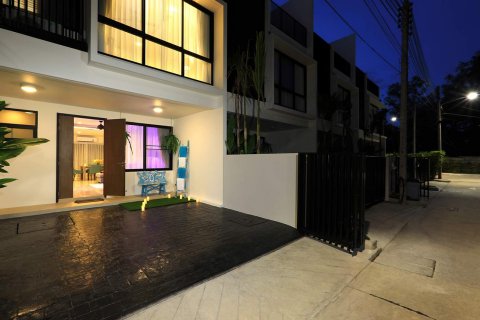 Townhouse in Bang Tao, Thailand 3 bedrooms № 35716 - photo 3