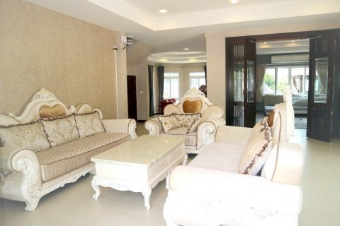 House in Pattaya, Thailand 5 bedrooms № 36366 - photo 8