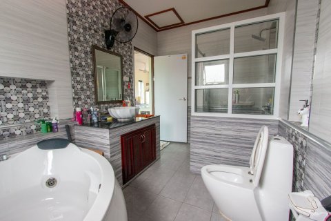 House in Bang Lamung, Thailand 5 bedrooms № 38053 - photo 8