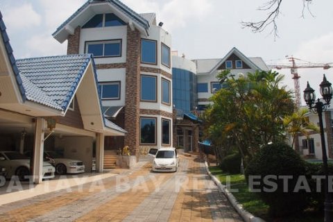 House in Bang Lamung, Thailand 9 bedrooms № 38237 - photo 3