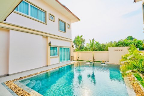 House in Bang Lamung, Thailand 4 bedrooms № 37976 - photo 2