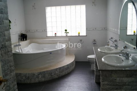 House in Bang Lamung, Thailand 5 bedrooms № 37632 - photo 8