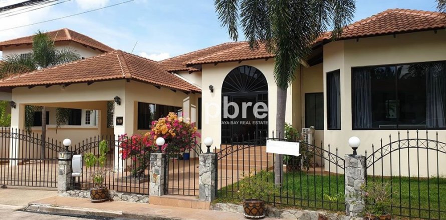 House in Bang Lamung, Thailand 3 bedrooms № 38597