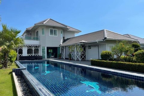 House in Bang Lamung, Thailand 4 bedrooms № 38430 - photo 2