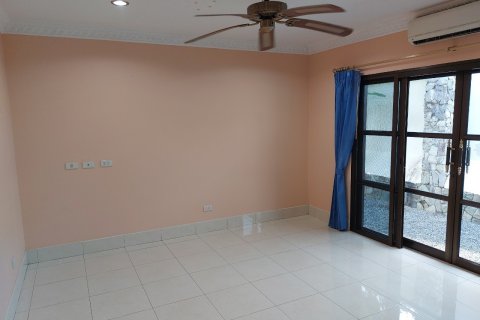 House in Bang Lamung, Thailand 5 bedrooms № 38474 - photo 11