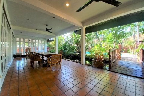 House in Bang Lamung, Thailand 4 bedrooms № 37888 - photo 28