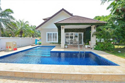 House in Bang Lamung, Thailand 3 bedrooms № 37937 - photo 2