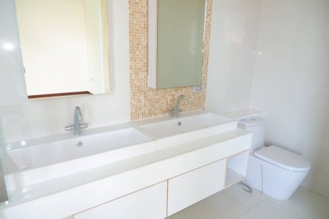 Condo in Bang Lamung, Thailand, 4 bedrooms  № 38696 - photo 13